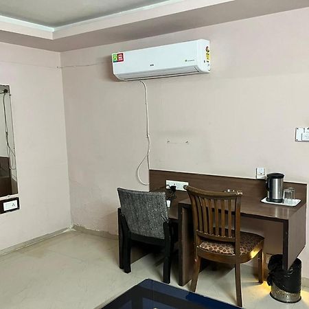Hotel Shailly Inn Ahmedabad Extérieur photo