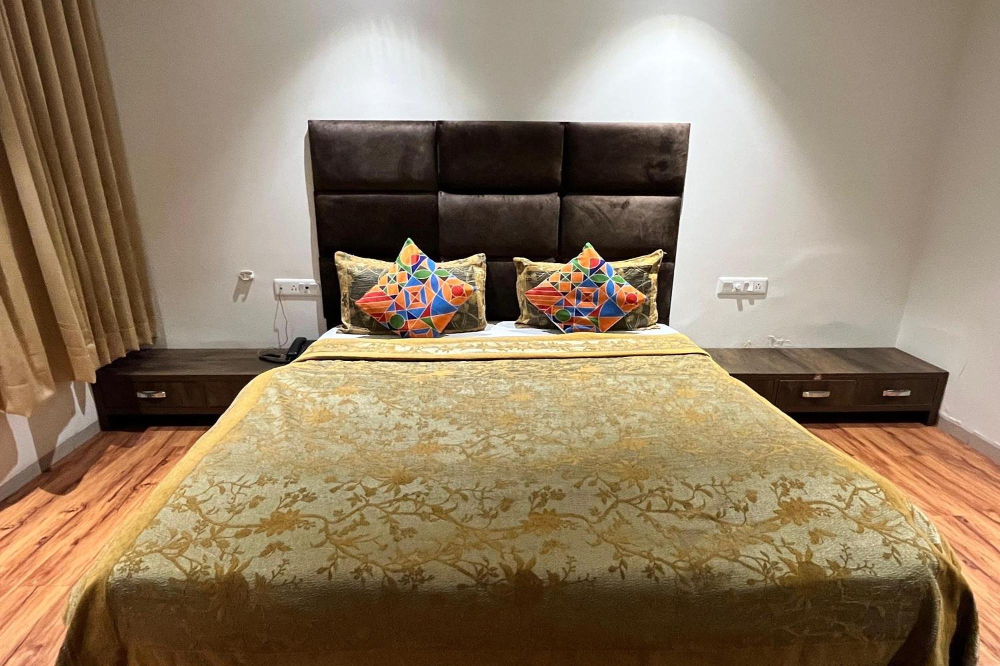 Hotel Shailly Inn Ahmedabad Extérieur photo
